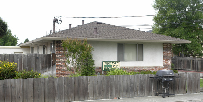 21617 Banyan St in Hayward, CA - Foto de edificio - Building Photo