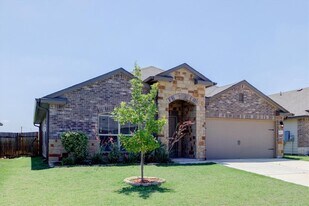 403 Kyra Ln in Taylor, TX - Building Photo