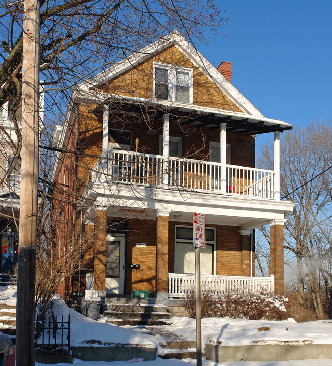 2327 Ohio Ave in Cincinnati, OH - Foto de edificio