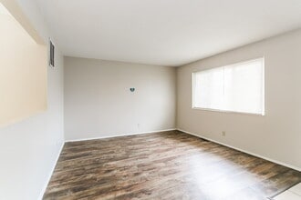 2400 Lisbon Dr in Columbus, OH - Building Photo - Building Photo