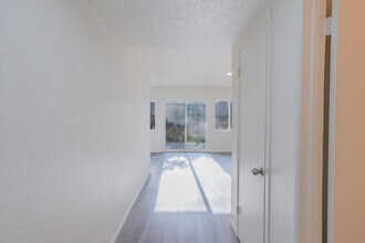45462 E 3rd St in Lancaster, CA - Building Photo - Building Photo