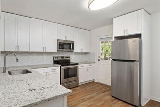 711 Oakview Rd-Unit -2 in Decatur, GA - Building Photo - Building Photo