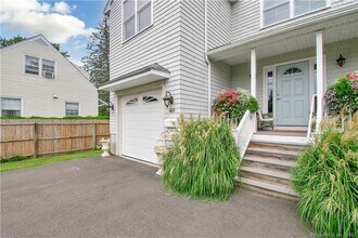 469 S Benson Rd in Fairfield, CT - Building Photo - Building Photo