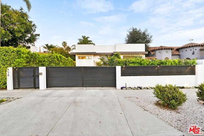 458 N Kilkea Dr in Los Angeles, CA - Building Photo - Building Photo