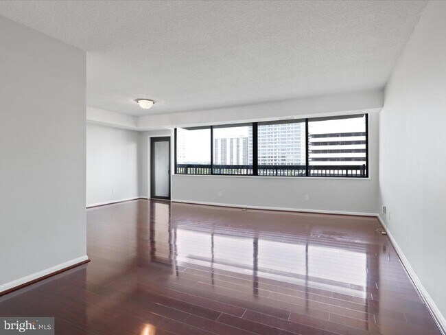 3713 S George Mason Dr in Falls Church, VA - Building Photo - Building Photo