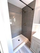 343 Broadway, Unit Unit 2R in Pawtucket, RI - Building Photo - Building Photo