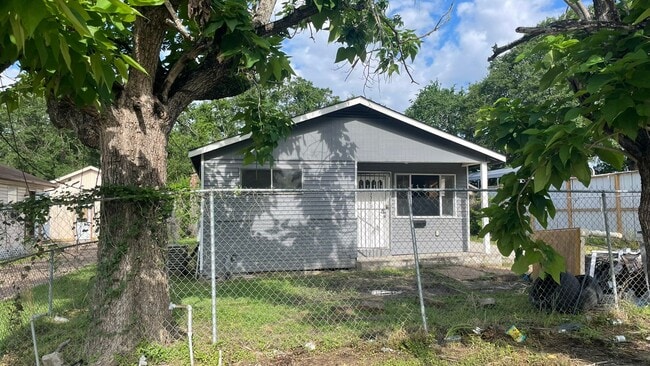 6321 Ezzard Charles Ln in Houston, TX - Foto de edificio - Building Photo