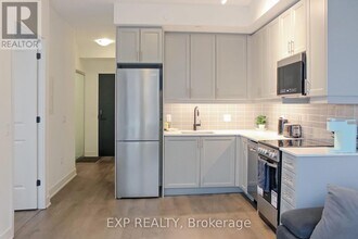 2333 Khalsa Gate in Oakville, ON - Building Photo - Building Photo