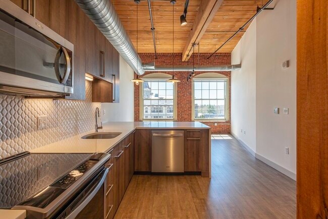 165 Thorndike St in Lowell, MA - Building Photo - Building Photo