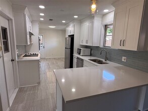 10410 Barwood Dr in Houston, TX - Building Photo - Building Photo