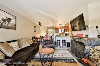 76 Hunter Dr in Hunter, NY - Building Photo - Building Photo