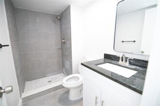 8704 NW 35th St, Unit 104 in Coral Springs, FL - Building Photo - Building Photo