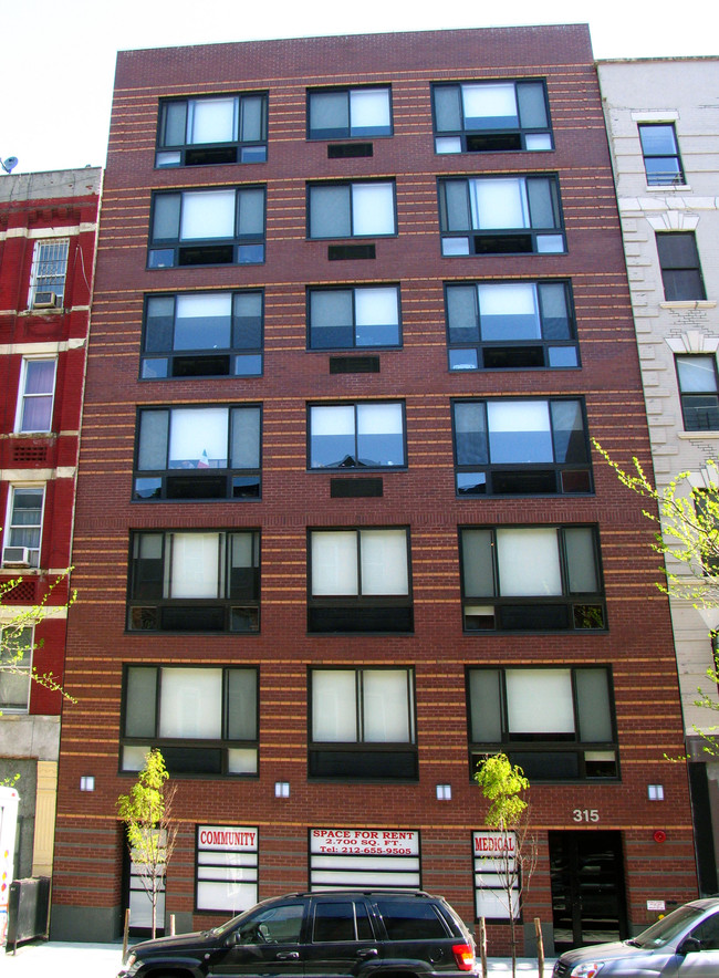 315 E 105th St in New York, NY - Building Photo - Building Photo