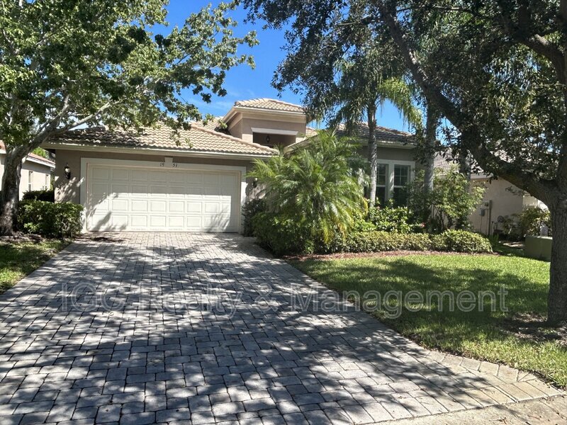 1951 Grey Falcon Cir SW in Vero Beach, FL - Building Photo