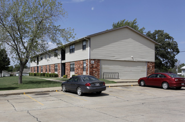 Bristow 800 Kelly Apartments in Bristow, OK - Building Photo - Building Photo