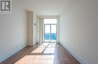 330-P330 Burnhamthorpe Rd W in Mississauga, ON - Building Photo - Building Photo