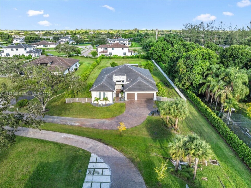 5000 SW 159th Ave in Southwest Ranches, FL - Building Photo