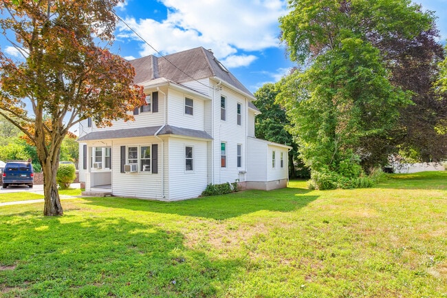 117 S Main St in Branford, CT - Building Photo - Building Photo