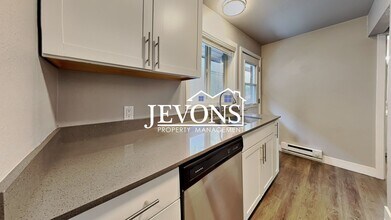 1301 N 4th St in Tacoma, WA - Foto de edificio - Interior Photo