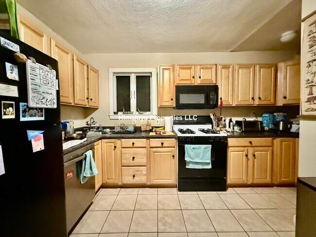 89 Hillsdale Rd, Unit U1 in Medford, MA - Building Photo - Building Photo