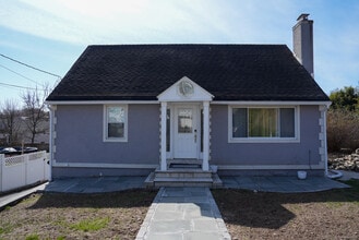 5 Nash Pl in Norwalk, CT - Building Photo - Building Photo