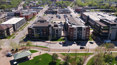 Riverfront Terrace in Eau Claire, WI - Foto de edificio - Building Photo