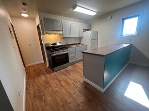 2113 Gillam Way in Fairbanks, AK - Building Photo - Building Photo