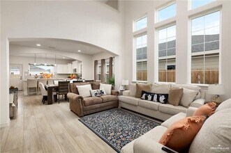 18 Central Park St in Edinburg, TX - Building Photo - Building Photo