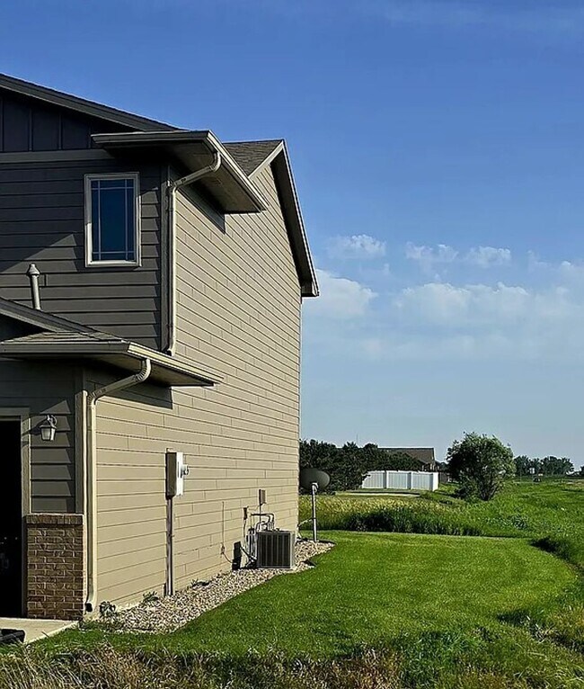 8413 W 53rd St in Sioux Falls, SD - Building Photo - Building Photo