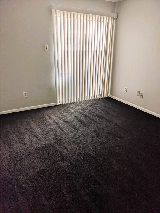 8421 Hearth Dr in Houston, TX - Foto de edificio