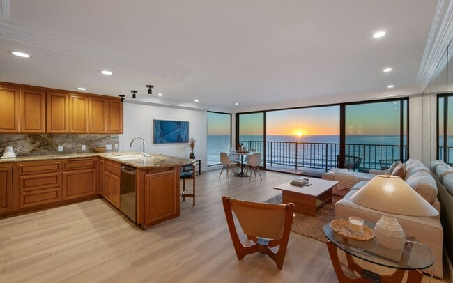 721 Esplanade in Redondo Beach, CA - Building Photo - Building Photo