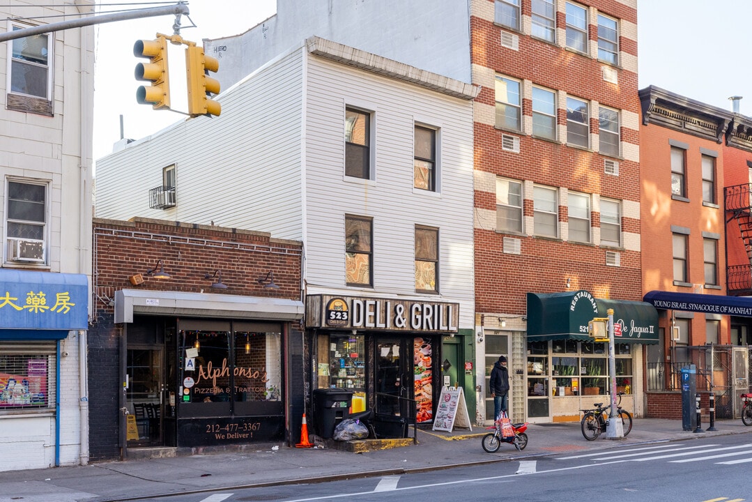 523 Grand St in New York, NY - Building Photo