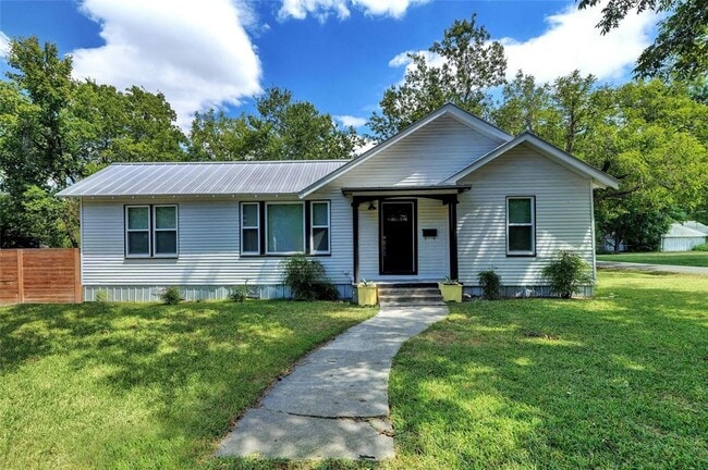 property at 1102 Hackberry St
