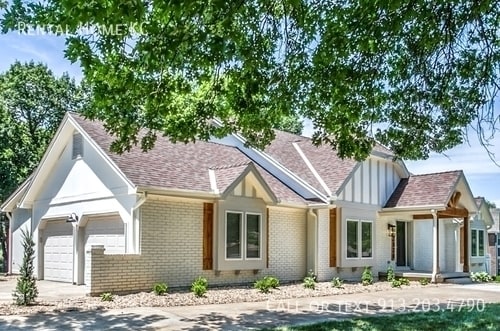 12020 Ensley Ln in Leawood, KS - Building Photo - Building Photo