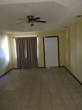 805 W 24th St, Unit 2 in Mission, TX - Foto de edificio - Building Photo