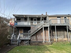 344 2nd St in Pitcairn, PA - Building Photo