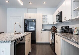 750 Avondale Creek Dr. in Decatur, GA - Foto de edificio - Building Photo