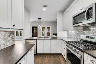 240 Renaissance Pkwy NE in Atlanta, GA - Building Photo - Building Photo
