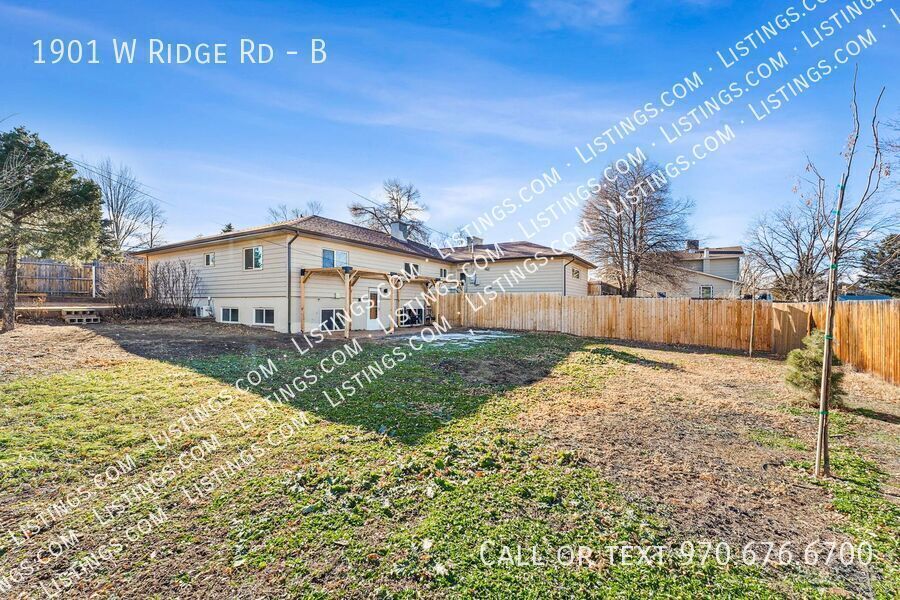 1901 W Ridge Rd in Littleton, CO - Building Photo