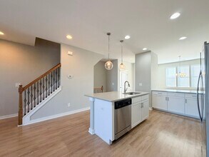 6623 Perry Creek Rd in Raleigh, NC - Foto de edificio - Building Photo