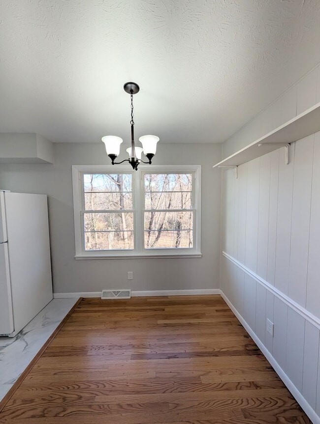 36 Debra Ln in Asheville, NC - Foto de edificio - Building Photo