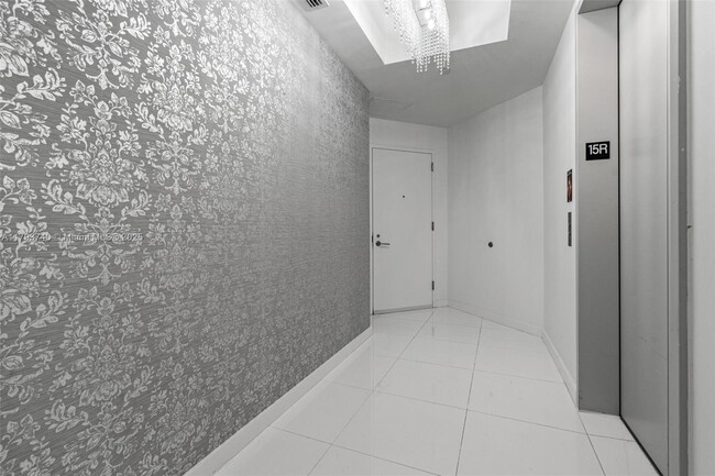 951 NE 1st Ave, Unit 111 in Miami, FL - Building Photo - Building Photo