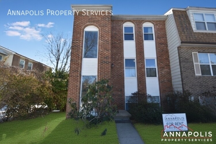 2443 Vineyard Ln in Crofton, MD - Building Photo