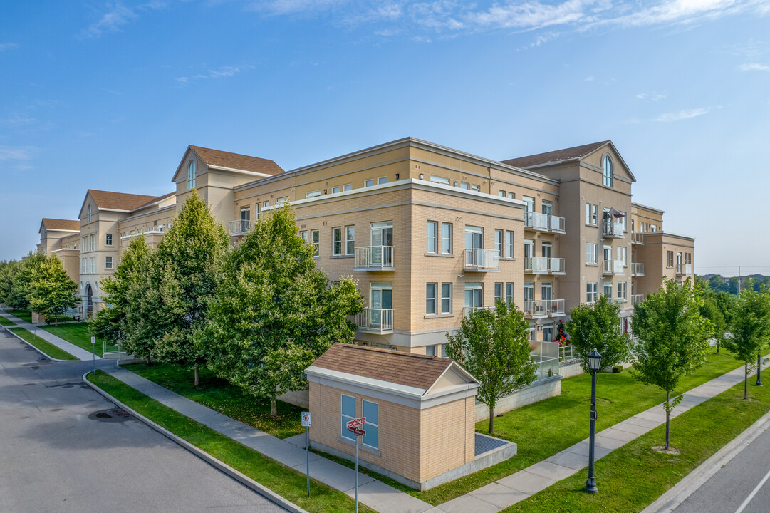 Garden Court in Markham, ON - Building Photo