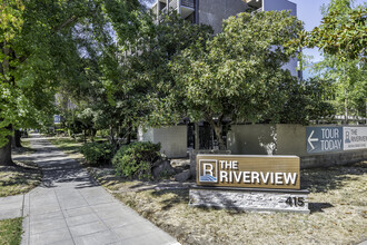 The Riverview (55+) in Sacramento, CA - Foto de edificio - Building Photo