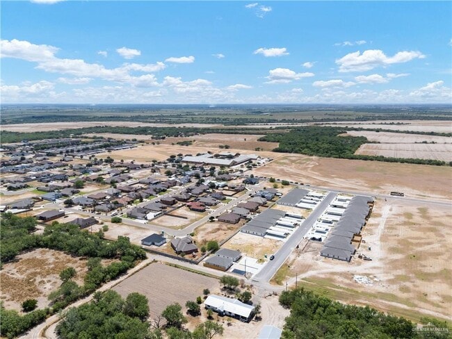 4 Vision St in Rio Grande City, TX - Foto de edificio - Building Photo