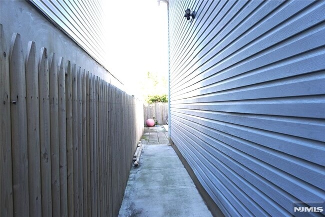 399 S 6th St in Newark, NJ - Building Photo - Building Photo