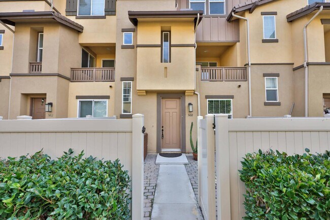 5460 San Roberto in San Diego, CA - Building Photo - Building Photo