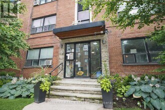 3015 Queen St E in Toronto, ON - Building Photo - Building Photo