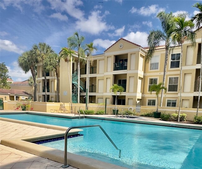 755 Riverside Dr in Coral Springs, FL - Building Photo - Building Photo